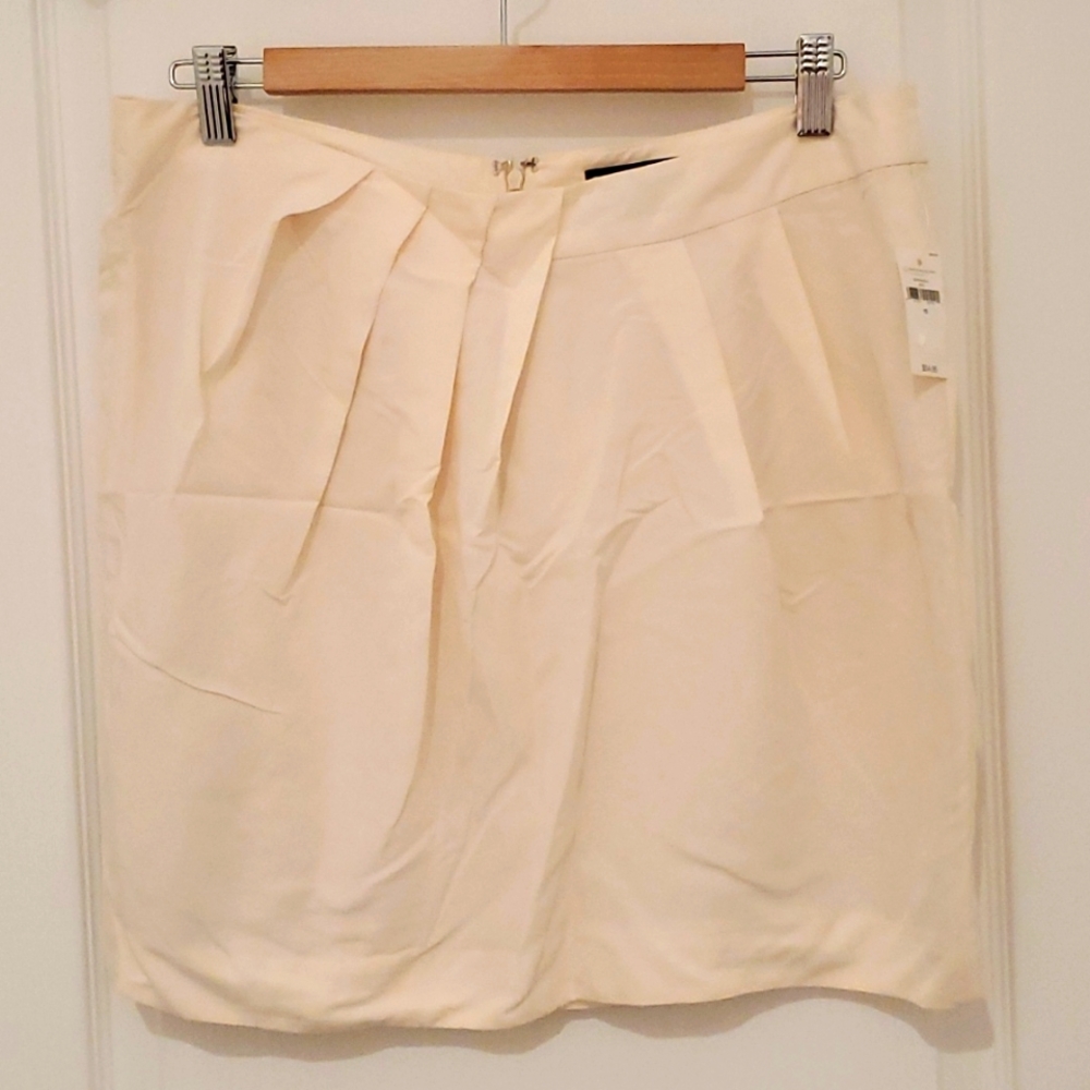 Brand new Gap cream color skirt